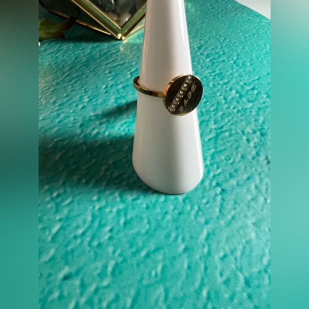 Women’s ring  - Picture 2 of 5